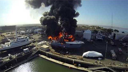 Las últimas imágenes de una lujosa nave en llamas